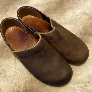 Dansko leather womens clogs size 38 (8M)